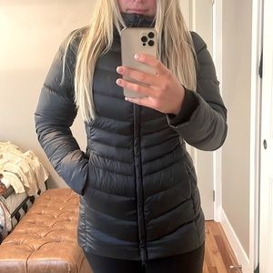 LIKE NEW. Women’s North Face long puffer coat size m